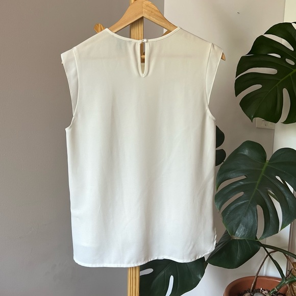 White Pleat Front Top - Picture 2 of 4